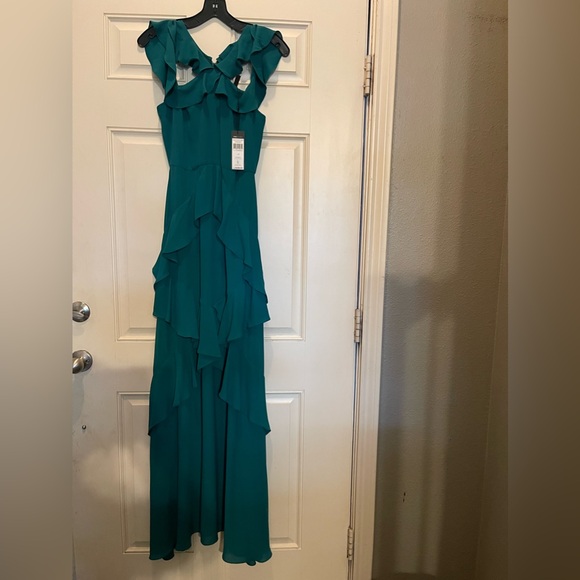 Beautiful ruffle emerald BCBG gown - Picture 6 of 8